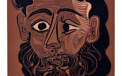 Homme barbu couronné de feuilles de vigne